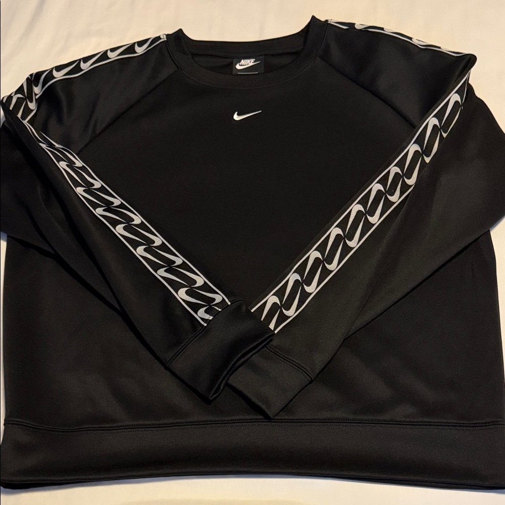 Nike Women’s Black and White Shirt